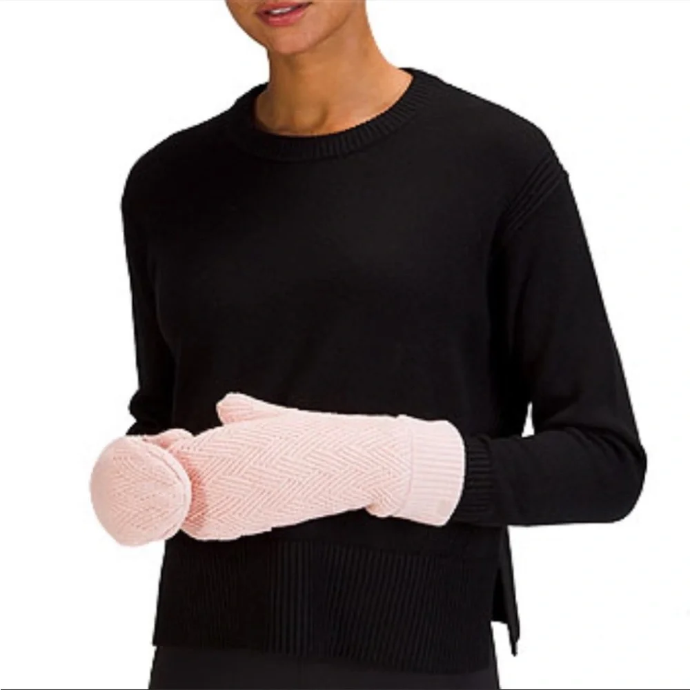🦄NWT Lululemon Sherpa Weave Mittens Pink
